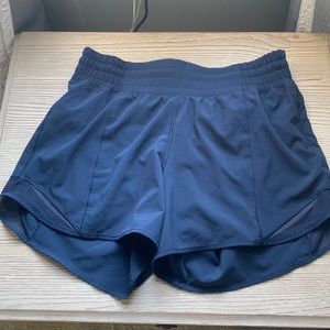 Lululemon True Navy HR 4” Hotty Hot